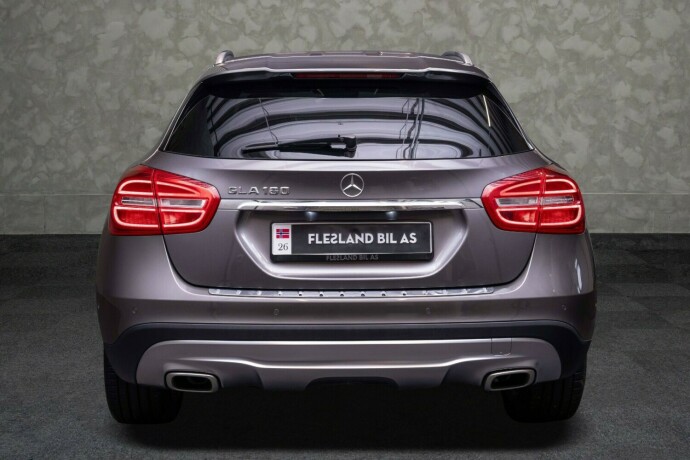 mercedes-benz-gla-bensin-2016-big-10