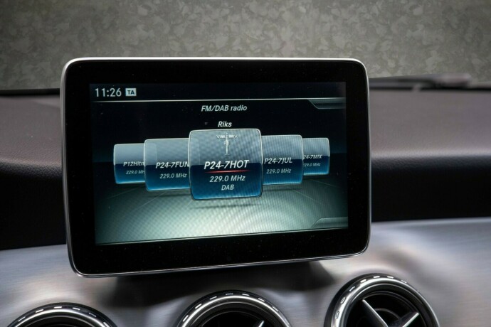 mercedes-benz-gla-bensin-2016-big-24