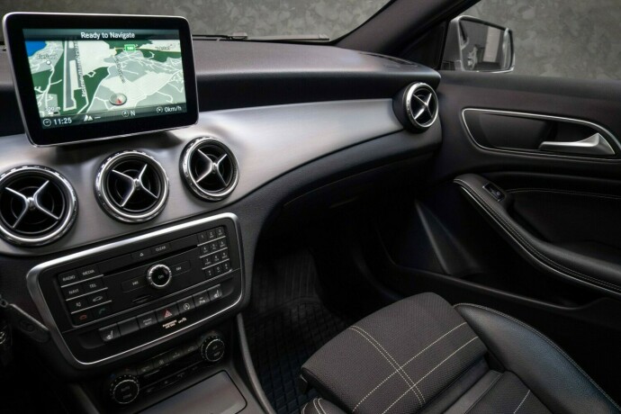 mercedes-benz-gla-bensin-2016-big-18