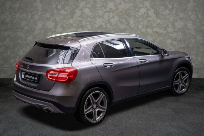mercedes-benz-gla-bensin-2016-big-12