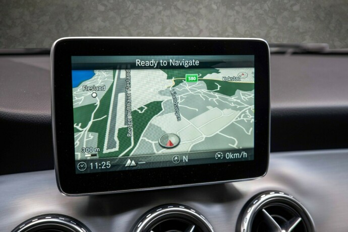 mercedes-benz-gla-bensin-2016-big-22