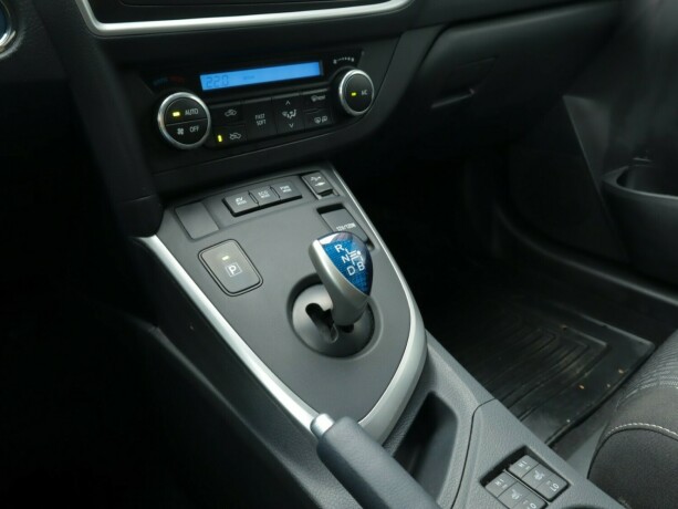 toyota-auris-bensin-2015-big-13