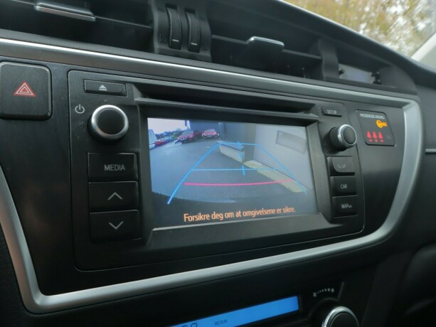 toyota-auris-bensin-2015-big-17