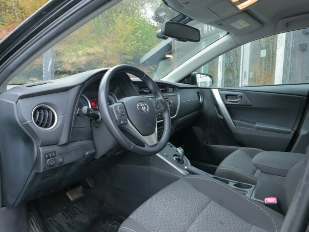 toyota-auris-bensin-2015-big-7