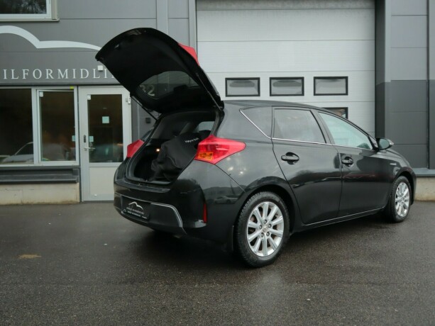 toyota-auris-bensin-2015-big-14