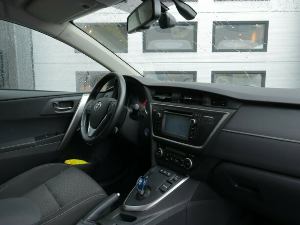 toyota-auris-bensin-2015-big-9