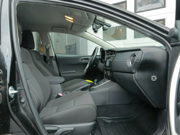 toyota-auris-bensin-2015-big-8