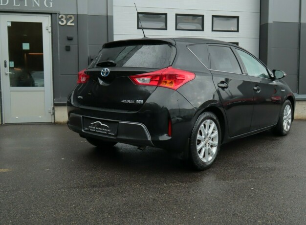 toyota-auris-bensin-2015-big-3