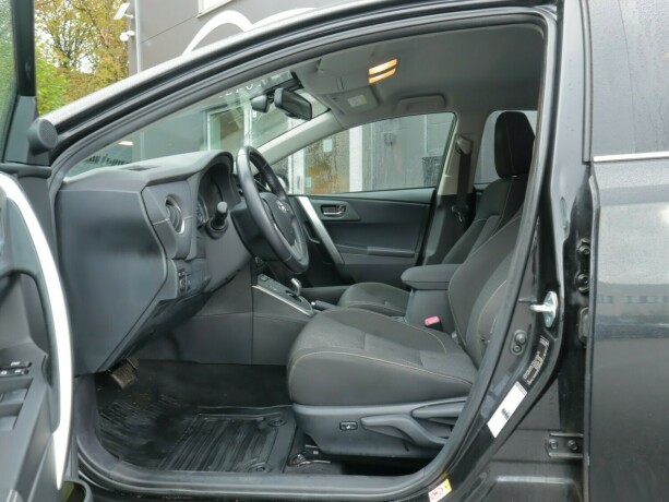 toyota-auris-bensin-2015-big-6