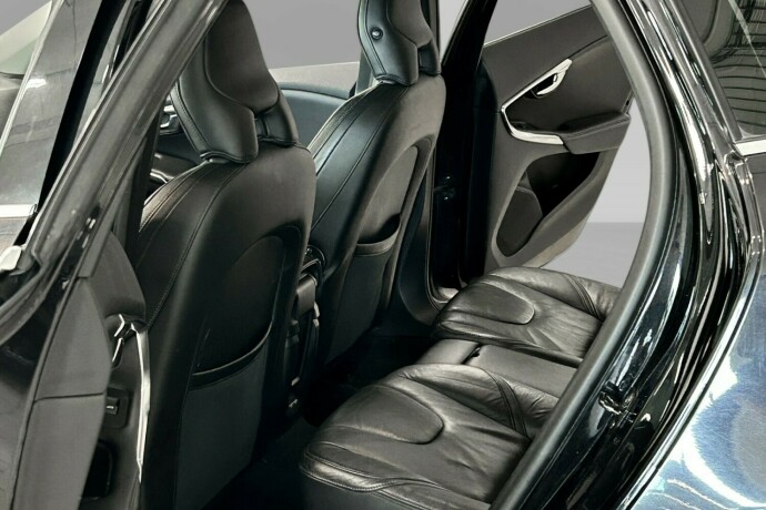 volvo-v40-diesel-2012-big-9