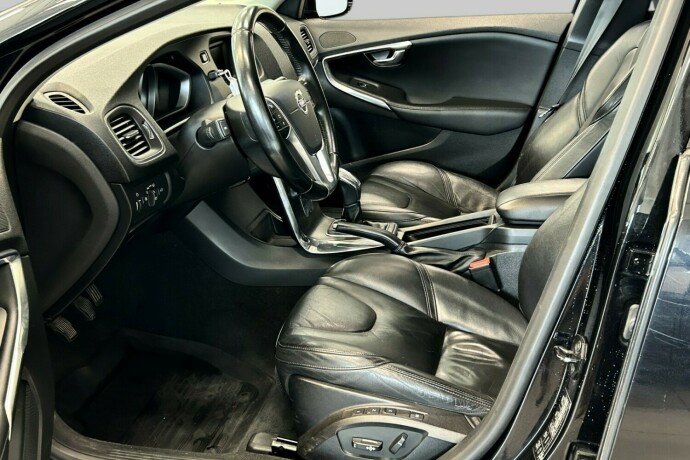 volvo-v40-diesel-2012-big-6