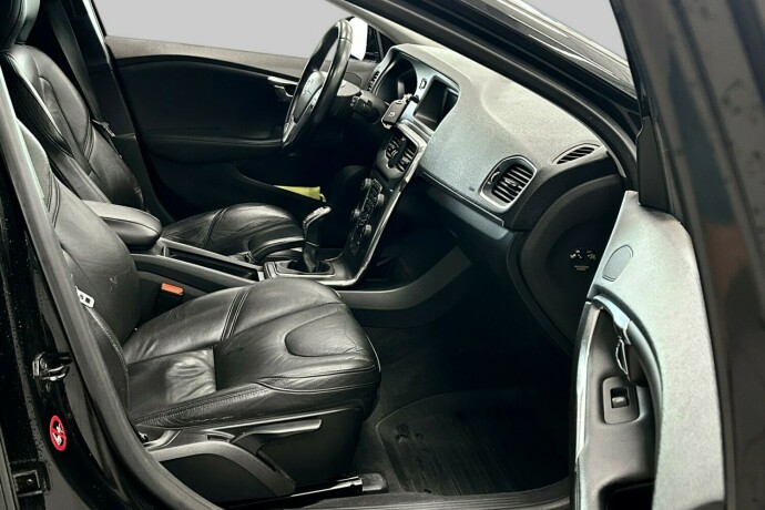 volvo-v40-diesel-2012-big-8