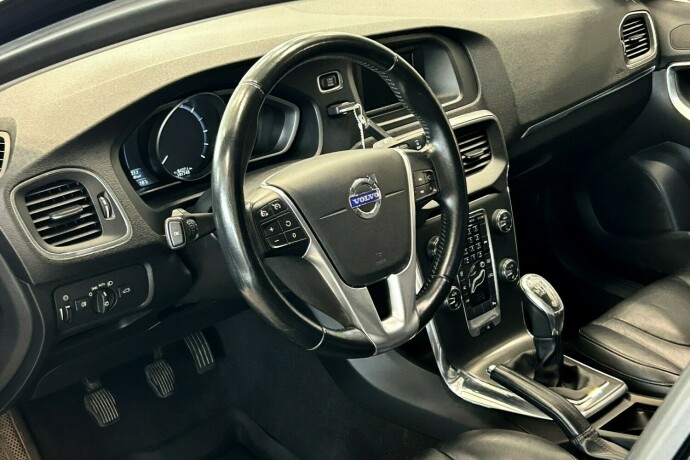 volvo-v40-diesel-2012-big-7