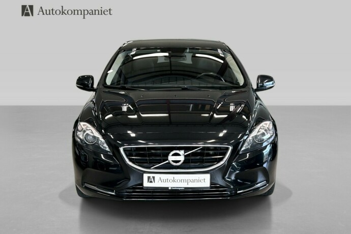 volvo-v40-diesel-2012-big-1