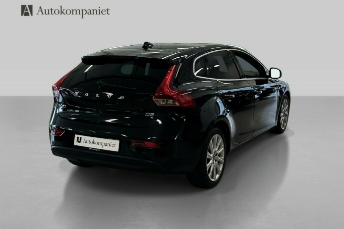 volvo-v40-diesel-2012-big-5