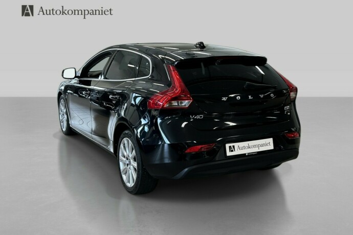 volvo-v40-diesel-2012-big-3