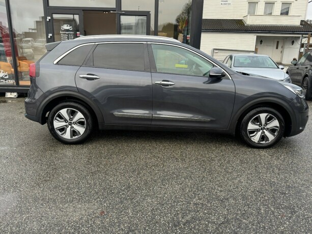 kia-niro-elektrisitetbensin-2019-big-3