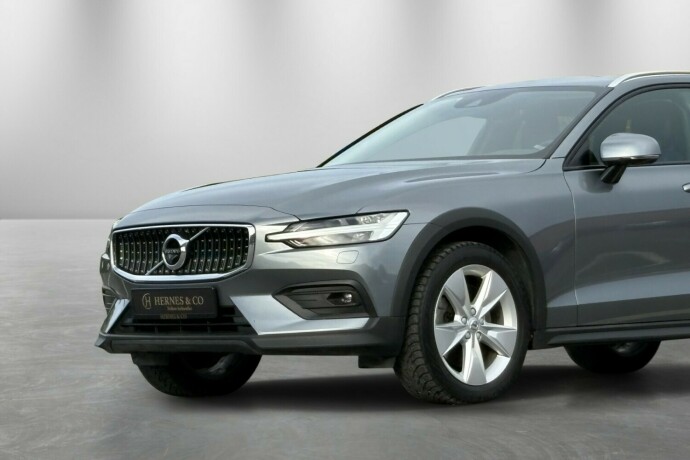 volvo-v60-cross-country-diesel-2020-big-2