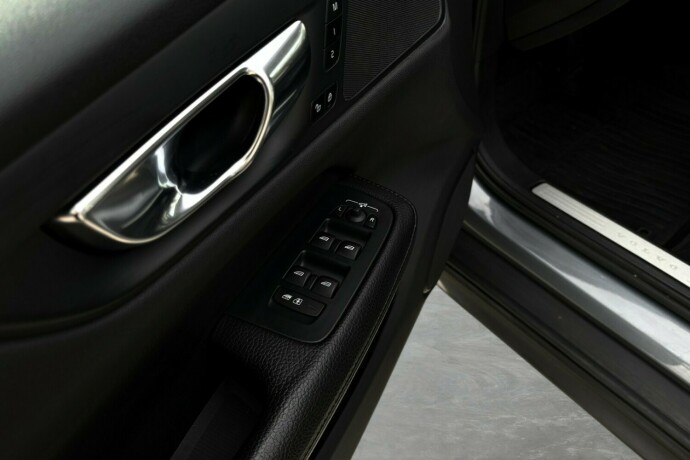 volvo-v60-cross-country-diesel-2020-big-27