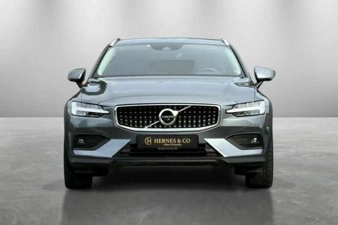 volvo-v60-cross-country-diesel-2020-big-3