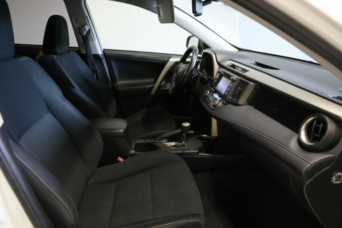 toyota-rav4-bensin-2014-big-8