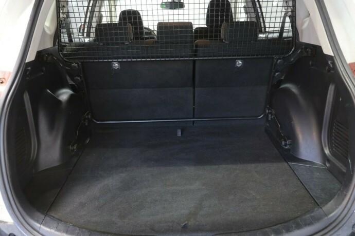 toyota-rav4-bensin-2014-big-11
