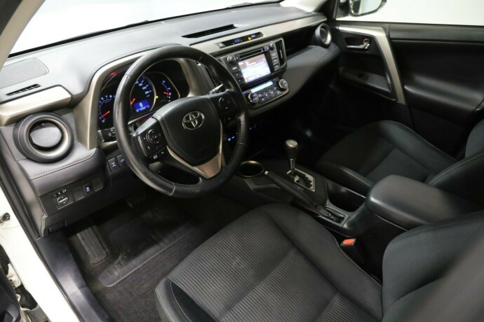 toyota-rav4-bensin-2014-big-4