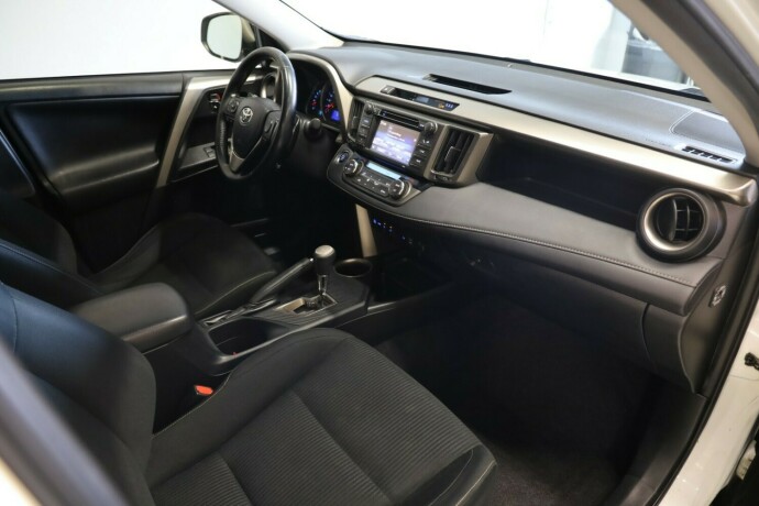 toyota-rav4-bensin-2014-big-7