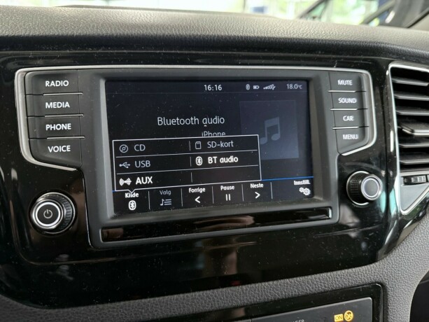 volkswagen-golf-sportsvan-bensin-2017-big-21