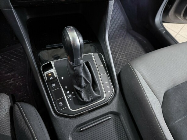 volkswagen-golf-sportsvan-bensin-2017-big-18