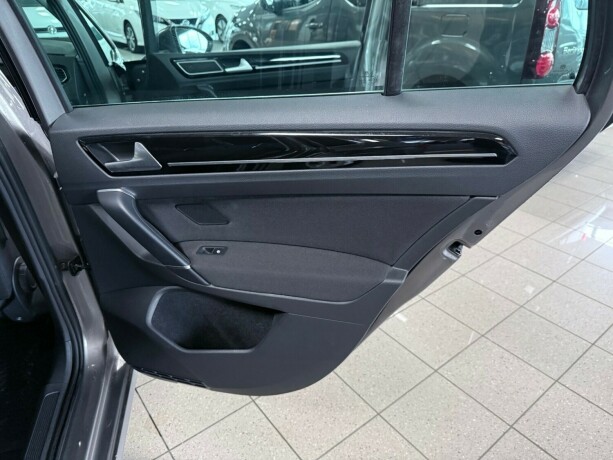 volkswagen-golf-sportsvan-bensin-2017-big-29