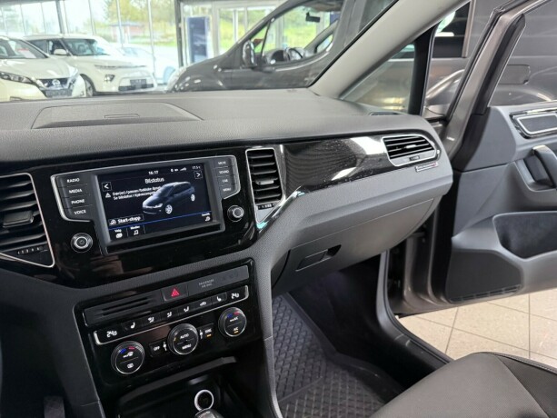 volkswagen-golf-sportsvan-bensin-2017-big-25