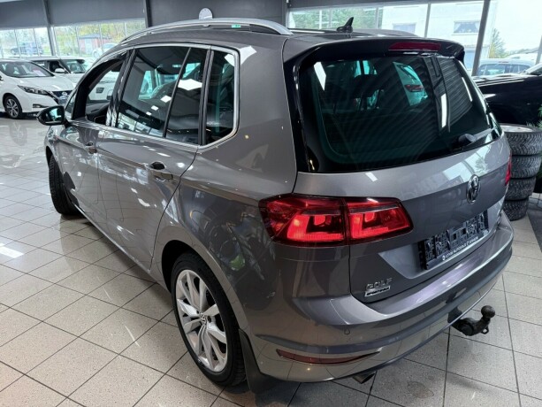 volkswagen-golf-sportsvan-bensin-2017-big-4