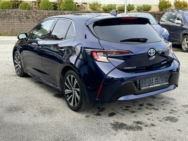 toyota-corolla-elektrisitetbensin-2021-big-3