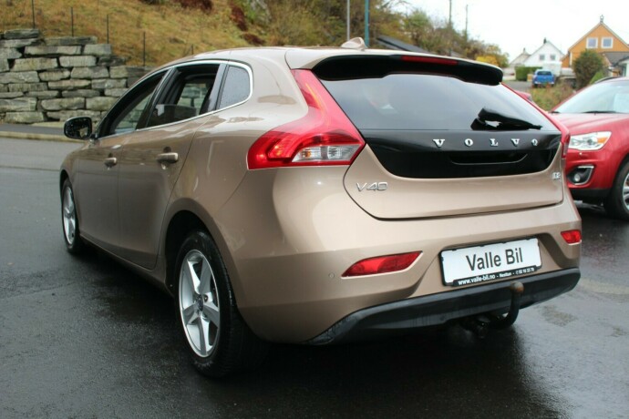 volvo-v40-diesel-2013-big-2