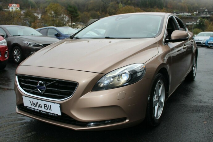 volvo-v40-diesel-2013-big-1