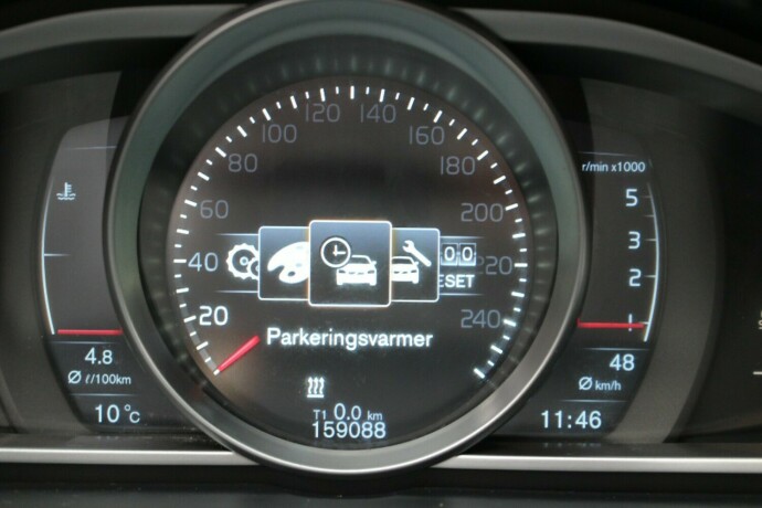 volvo-v40-diesel-2013-big-10