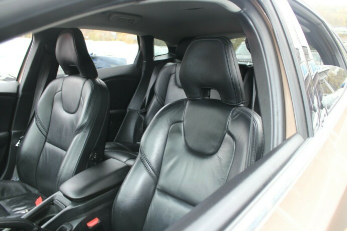 volvo-v40-diesel-2013-big-5