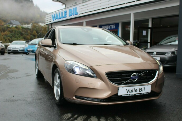 volvo-v40-diesel-2013-big-0