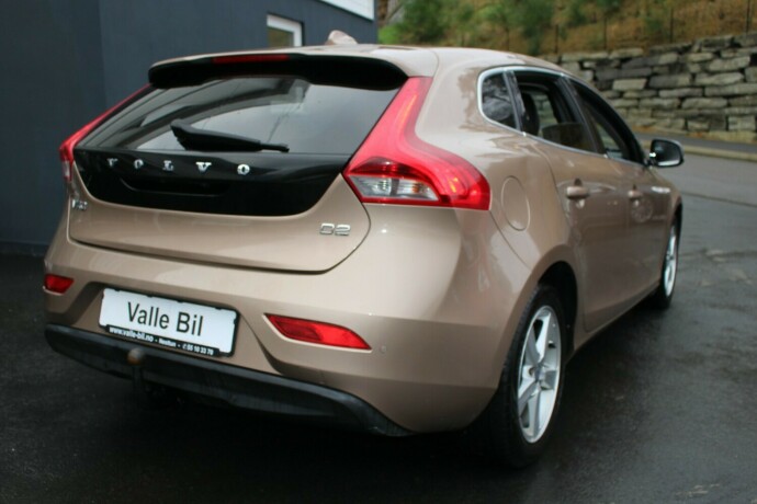 volvo-v40-diesel-2013-big-3