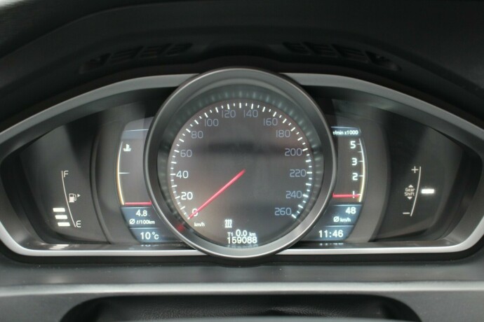 volvo-v40-diesel-2013-big-9