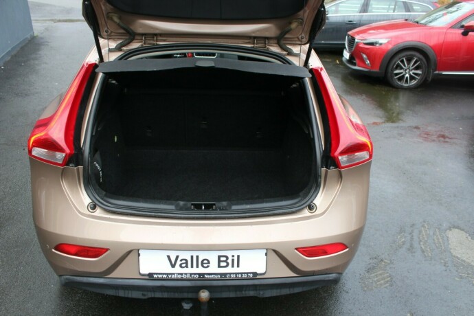 volvo-v40-diesel-2013-big-4
