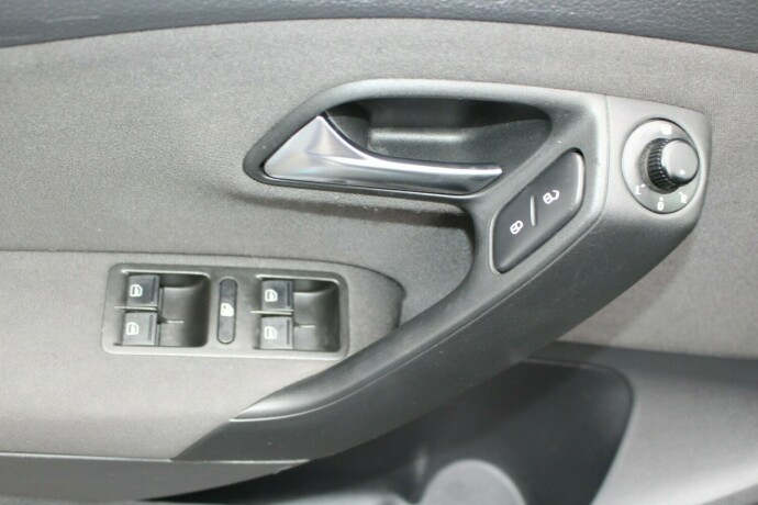 volkswagen-polo-bensin-2010-big-5