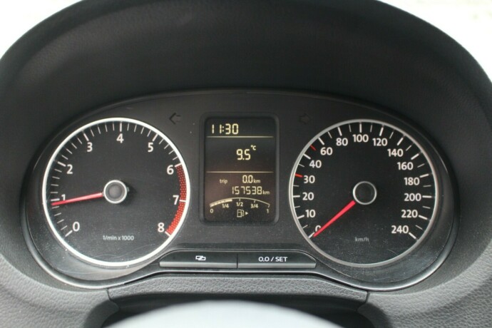 volkswagen-polo-bensin-2010-big-6