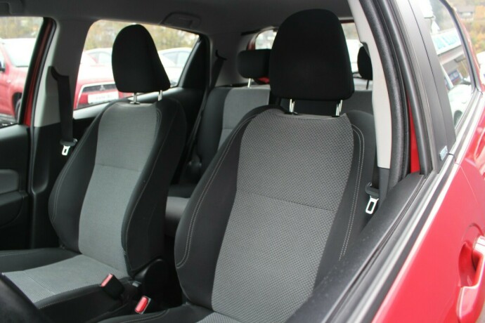 toyota-yaris-elektrisitetbensin-2016-big-6