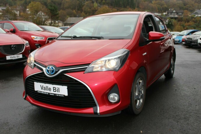 toyota-yaris-elektrisitetbensin-2016-big-1