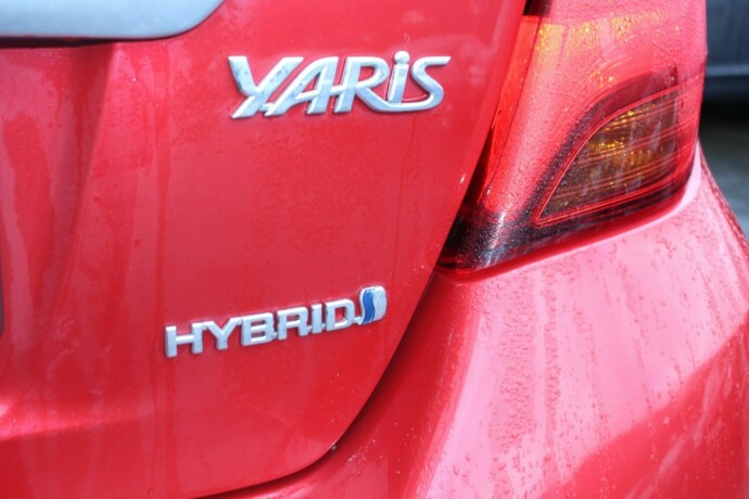 toyota-yaris-elektrisitetbensin-2016-big-4