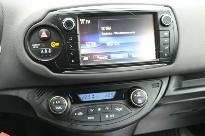 toyota-yaris-elektrisitetbensin-2016-big-13