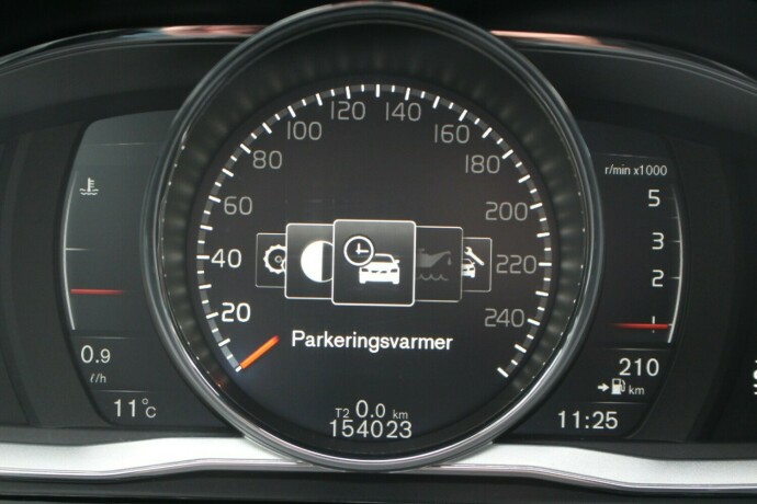 volvo-v60-diesel-2017-big-11