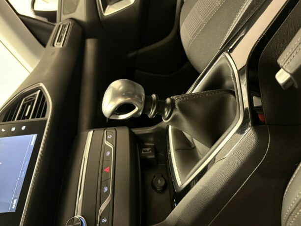 peugeot-308-bensin-2019-big-11